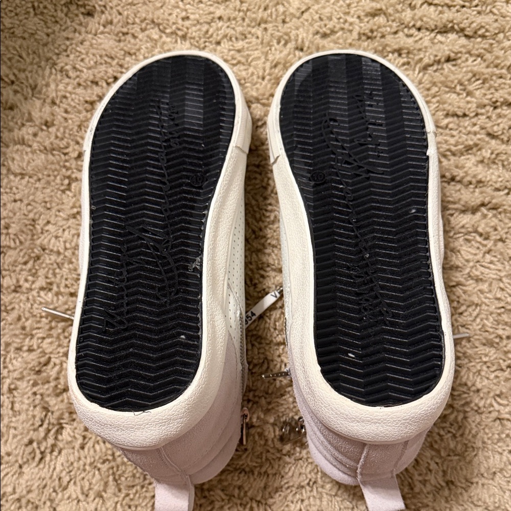 Vintage Havana Black and White Star Sneakers - Picture 3 of 3